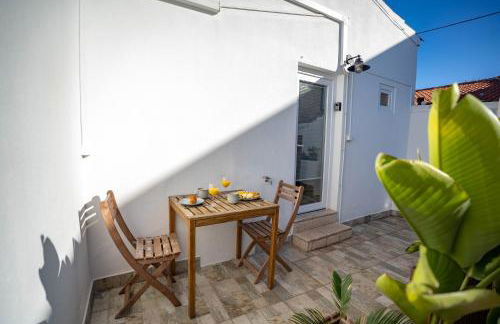 Cozy Old Town Apartment with Sunny Terrace - Photo 2