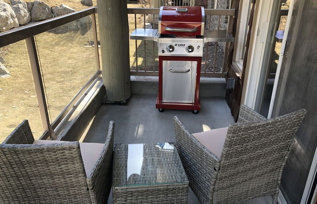 Luxurious Honeymoon & Anniversary Suite - Photo 18