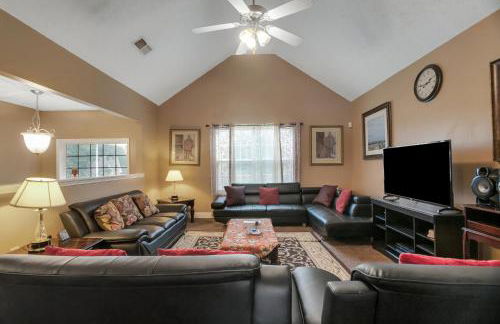 Atlanta Retreat with 2-Car Garage, Fenced Yard home - Foto 28