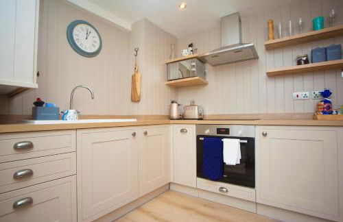 STABLES Stylish comfortable peaceful cottage with parking and outdoor space - Photo 14