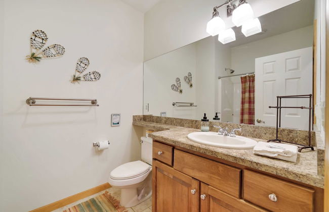 Elk Hollow by Avantstay Lakefront Chalet w/ Game Room & Fire Pit - Photo 42