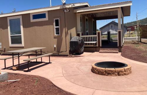 The Grand Getaway at Williams - Family Friendly for up to 8 & Walking Distance to the GC Railway - Photo 18