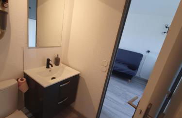 LES TERRASSES DE LA BARONNIE Appartement climatisé avec 1 chambre et piscine ouverte de fin Mai à mi Septembre Parking securisé avec accroches vélo disponible du 1er Avril au 30 Septembre sans supplement - Foto 14