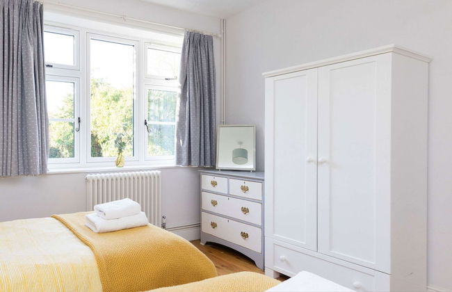 Charming Seaside Cottage - 5-min Walk to Beach - Photo 50