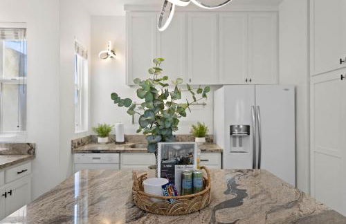 City Lights and Rooftop Nights by Rather Be Properties - Foto 28