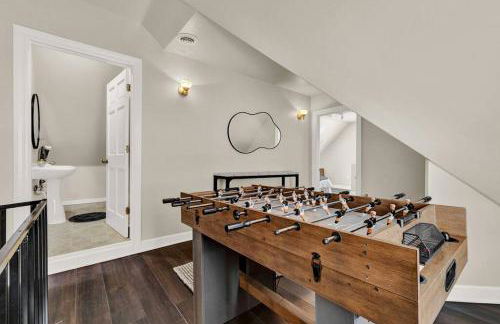 NEW! Fun & style Eastside MKE Best Day Townhouse - Foto 16