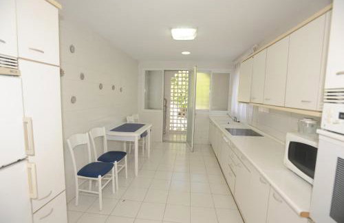 Bonito piso con jardines y piscina - Foto 3