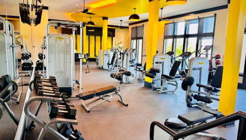 Lux Modern Apartment with Pool View & Prime Location - Foto 2