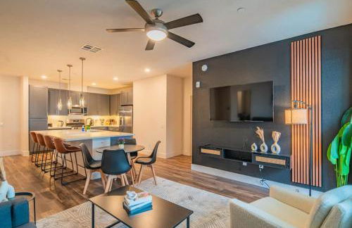 Posh 2BR Kierland Commons, TPC Golf, Pool, Gym, W-D - Foto 1