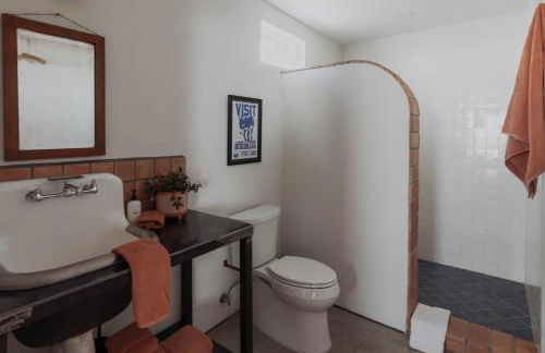 Large West Texas Suite at Iconic Property - Foto 18