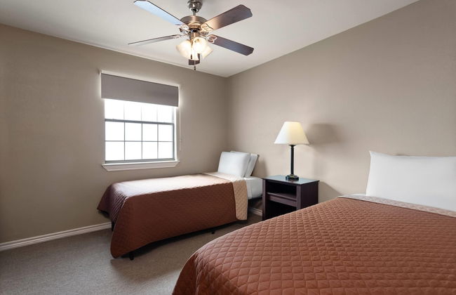 Eagle's Den Suites Carrizo Springs a Travelodge by Wyndham - Foto 3