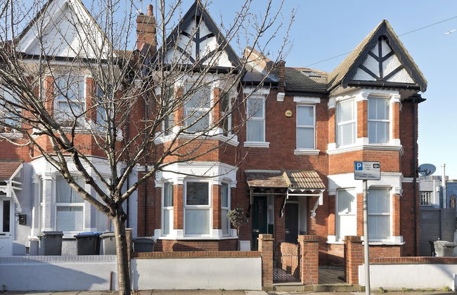 Interior Designed House With Garden in North West London by Underthedoormat - Foto 30