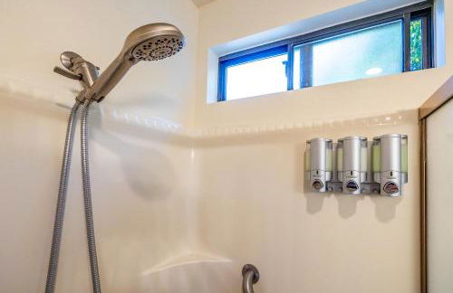 Seaside Garden Escape, A Stroll to the Beach! - Foto 53