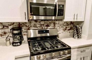 Boho Revival Modern Glam with AC in Downtown Albany - Foto 17