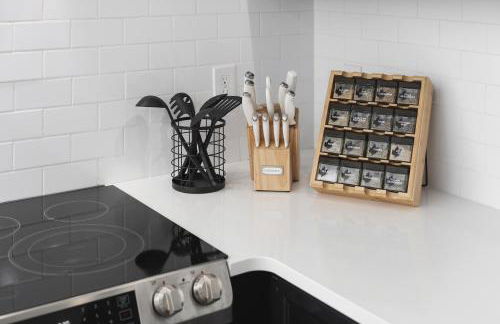 Condo with Free Parking, 3 mi Downtown & Stadium, by Coffee - Foto 29