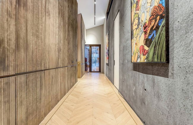 Glamorous & Stylish Getaway - Photo 24