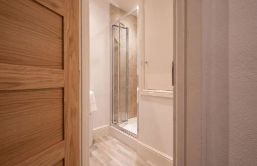 Central 1BDR Apartment By Torr Property Group Short Lets & Serviced Accommodation With Free WiFi Stratford Upon Avon - Foto 19