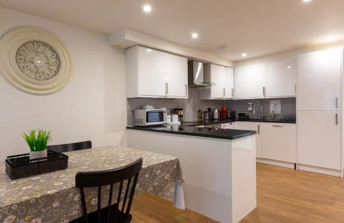 Zone 1 Modern 2 Bed 2 Bath Apt with outdoor space Hyde park - Foto 26