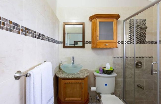 Loft - Sleeps 4 - Parking - Balcony - Photo 7