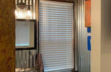 Refined Studio New Construction 1 Mile From Town - Foto 5