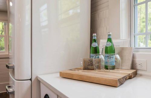 Relax in an upscale, renovated gem - Foto 15