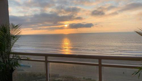 Oceanfront 2 Bedroom Modern Beach Condo w Pool - Foto 5