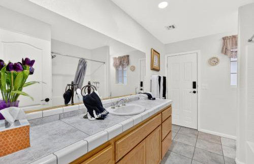 4BR Desert Oasis near Valley and Vegas - Foto 37