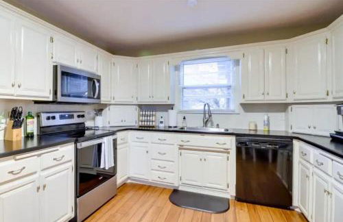 Pet-Friendly Cottage in DWTN Brainerd - Foto 28