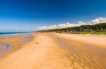 Maison de campagne lumineuse spacieuse dans impasse au calme a proximité d'un chateau deux vérandas grand jardin cabane pour vélos, pres Port en Bessin et Bayeux, proche plages du débarquement - Foto 44