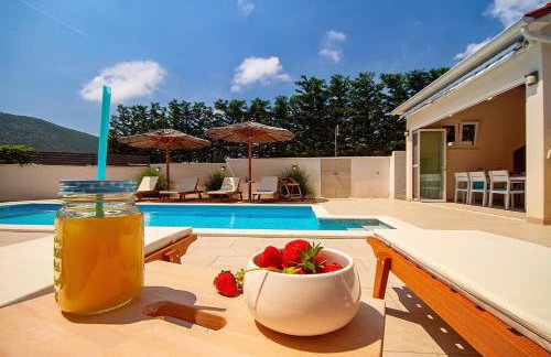 VILLA STOZAK, private heated pool, cinema room and sauna, 7 km from beach - Photo 33