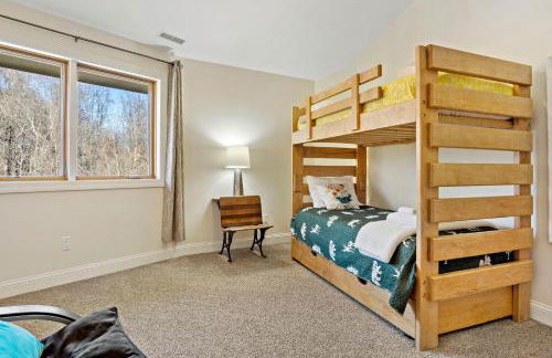 Skytop Chalet Pet Friendly, Hot Tub and Views - Foto 77