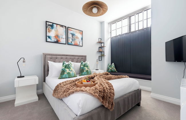 Elliot Oliver - Stylish 2 Bedroom Town Centre Apartment - Photo 1