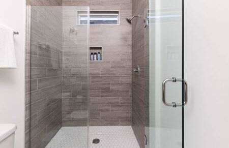 The Maple House - Huge Backyard & Mins to Broadway - Foto 54