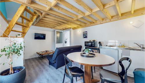 Lovely Apartment In Neuilly Le Vendin - Photo 3