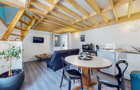 Lovely Apartment In Neuilly Le Vendin - Photo 3