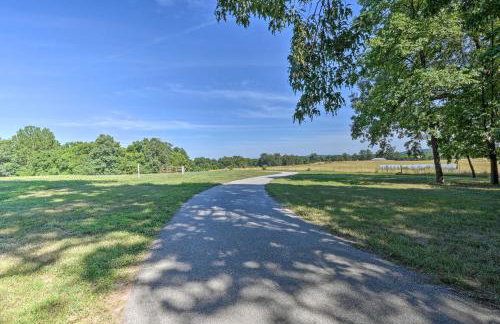 Country Cabin with Wraparound Deck and Views! - Foto 44