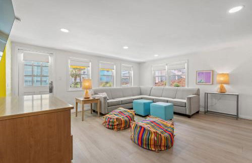 Sunshine House #2-Selfie-Friendly - Steps to Beach - Foto 3