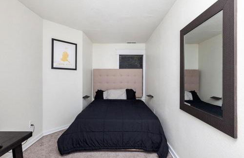 Spacious 9BR Home Ideal for Groups Near Downtown - Foto 18