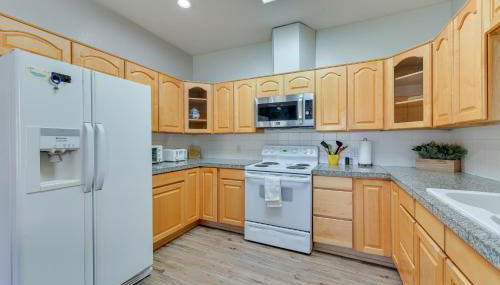 Eloy Vacation Rental with Community Pool and Courtyard - Foto 2