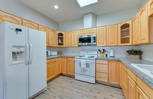 Eloy Vacation Rental with Community Pool and Courtyard - Foto 2