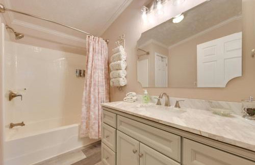 The Country House - Kalkaska Retreat with Fire Pit - Foto 23