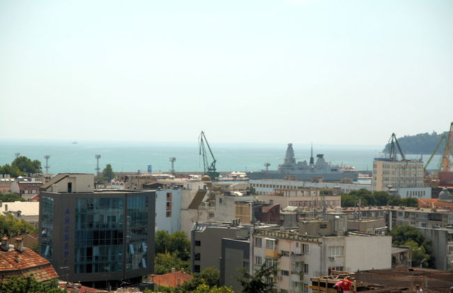Sea view apartment in the city heart - Photo 25