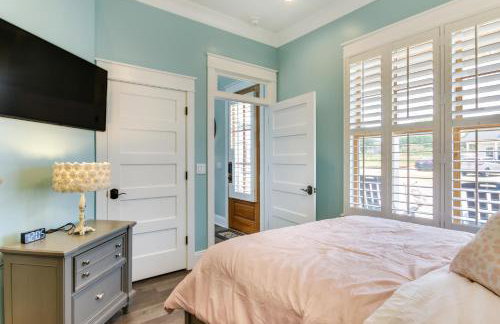 Greenwood Getaway with Furnished Patio and Lake View - Foto 13