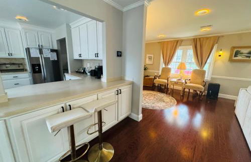 Bright Home for Family and Groups with Patio - Foto 37