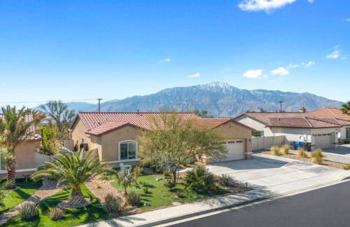 Views, Gameroom, Saltwater Pool & Hot tub, Firepit by MariamsBnb - Foto 16