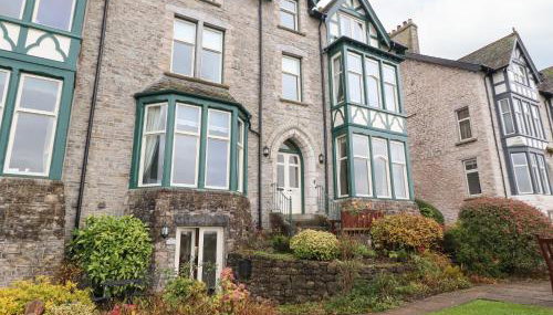 Inglewood Court - Photo 2