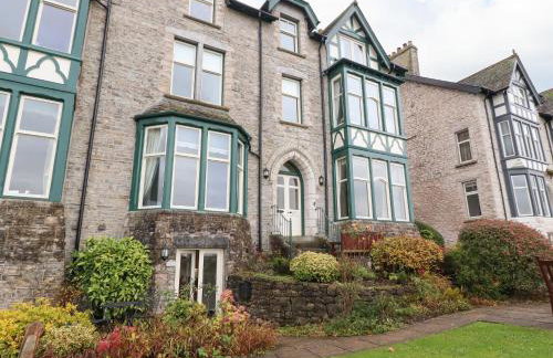 Inglewood Court - Photo 2