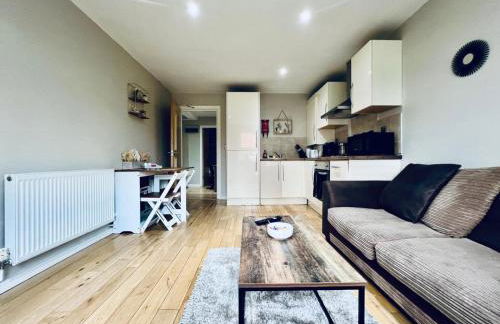 Lovely 4 bed (sleeps 8) apartment close to city - Foto 2