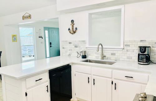 Sea Salt Vacation Home, Private Pool - Walk to Beach - Foto 10