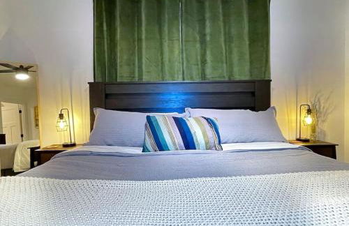 King Bed-Private Yard-Driveway Parking - Photo 29